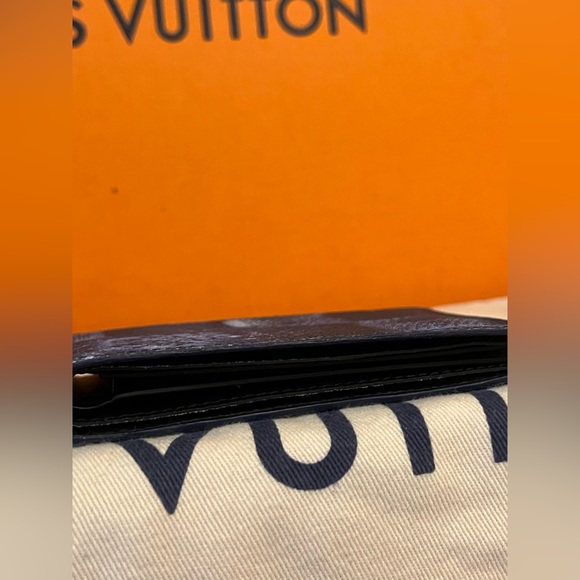 LV Limited Edition Wallet - Picture 5 of 10